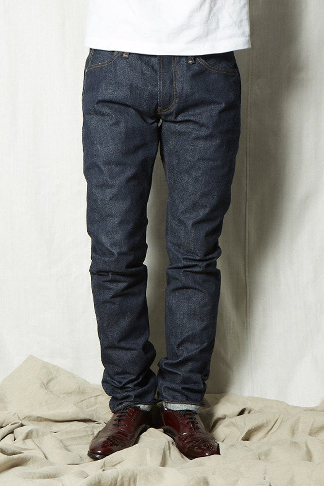 Big John Kuro2 Slim Balck Selvedge 100% Cotton Sanforized Sulfur Dyed Denim Jeans Made in Japan Model Front